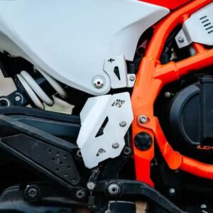 legundary-ktm-390-enduro-r-casque-rear-oil-cap-silver KTM 390 Rear Oil Cap Silver